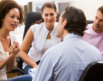 conversation-bavarder-avec-amis